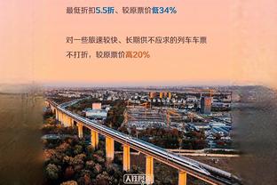 经典俩保镖？梅西和帕雷德斯、德保罗并排前行，开怀大笑？